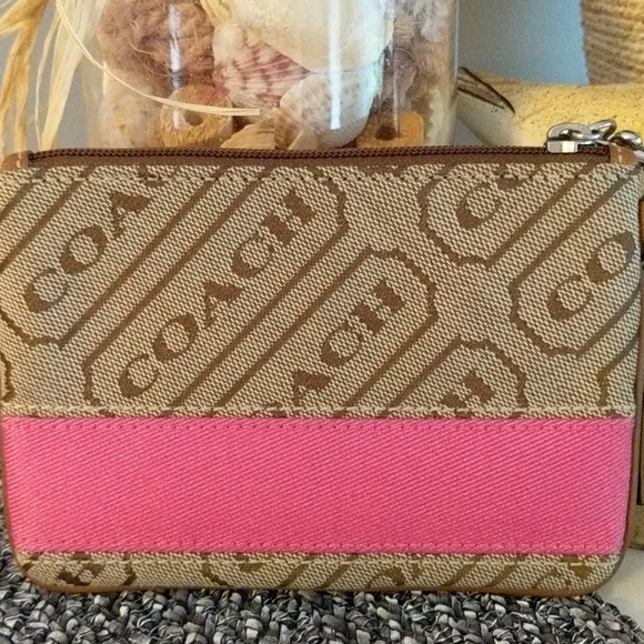 Coach wristlet NWOT - Picture 2 of 4